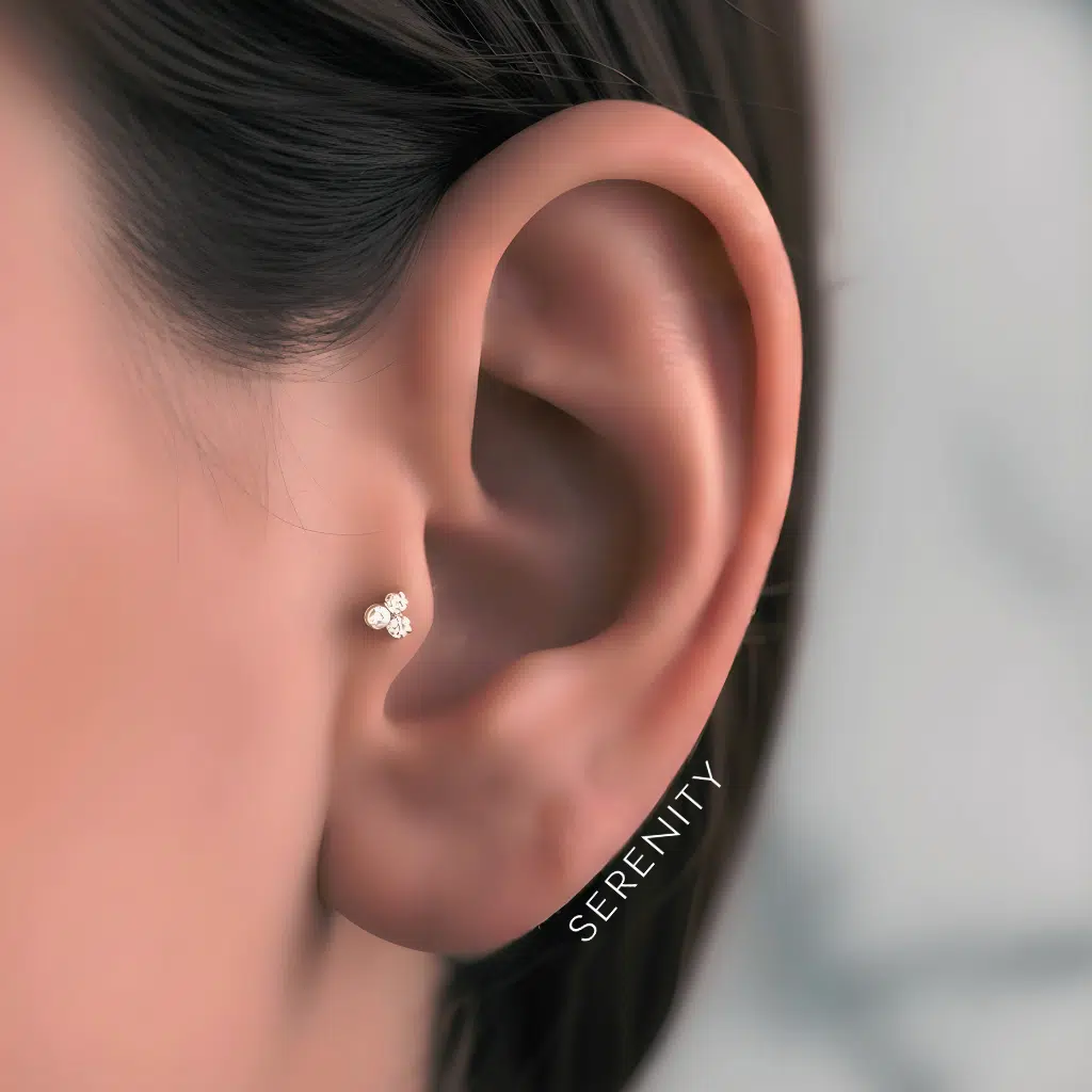 Piercing na região Tragus da orelha