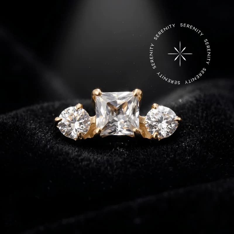 TN2343 - Topo Mini Cluster 1 CZ Quadrada - Titânio Revestido de Ouro 18k — foto 1
