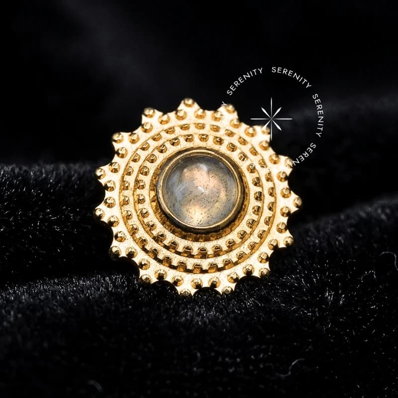 TN2101 - Topo Escudo Labradorite - Titânio Revestido de Ouro 18k — foto 1