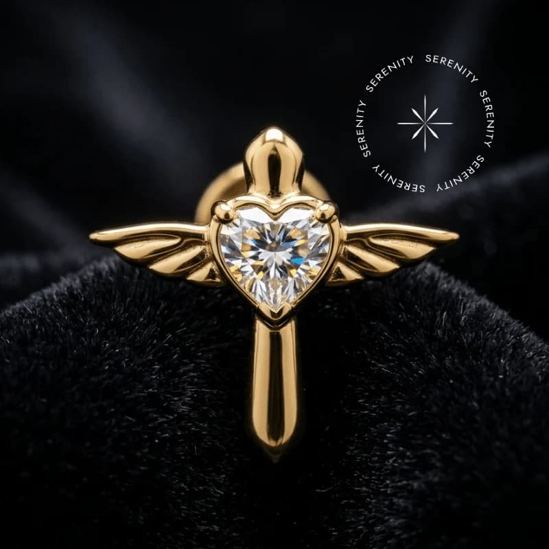 PVD 1508 - Topo Cruz Alada Coração Cravejada - Titânio Revestido de Ouro 18k — foto 1