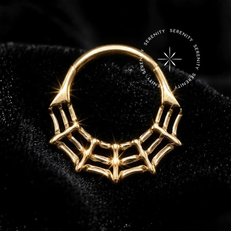 TN1370 - Argola Frontal Teia de Aranha - Titânio Revestido de Ouro 18k — foto 1