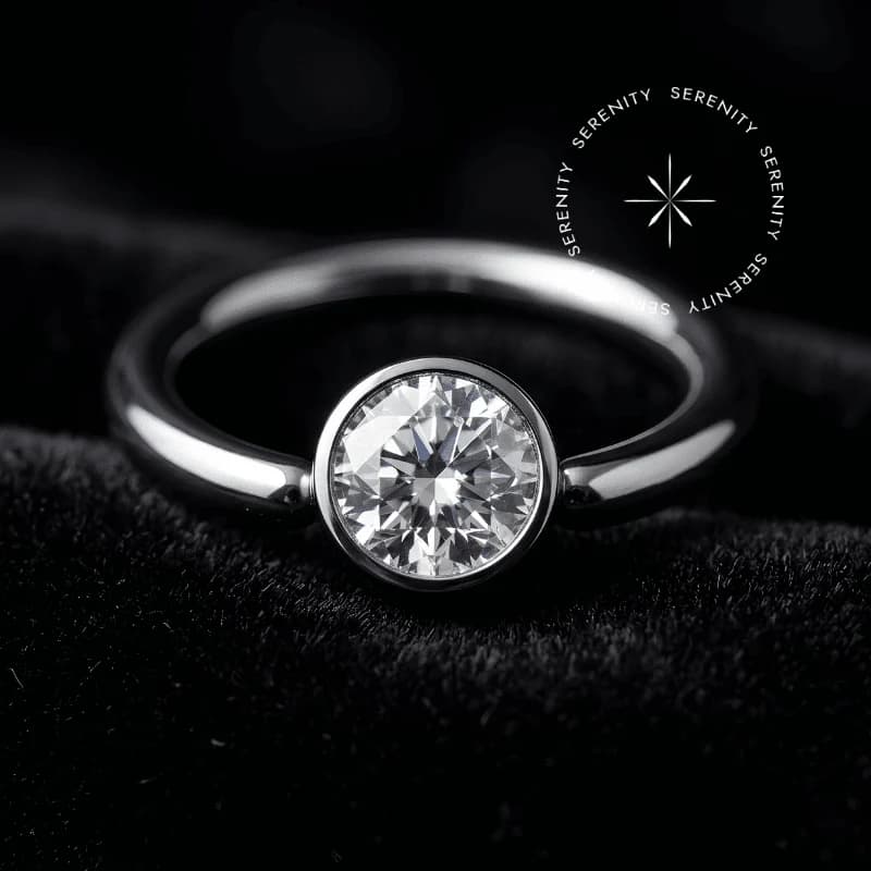 TN162 - Argola Captive Cravejada Flat - Titânio Grau Implante (ASTM F136) — foto 1