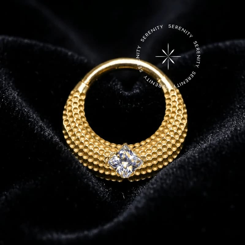 TN1245 - Argola Texturizada - Titânio Revestido de Ouro 18k — foto 1