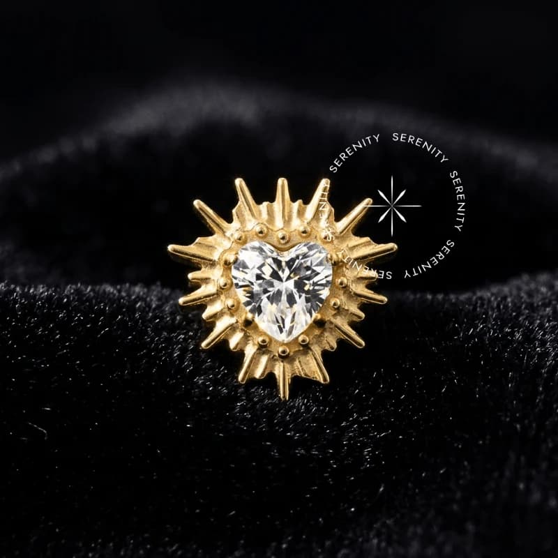 TN895 - Topo Coração Cravejado com Raios - Titânio Revestido de Ouro 18k — foto 1