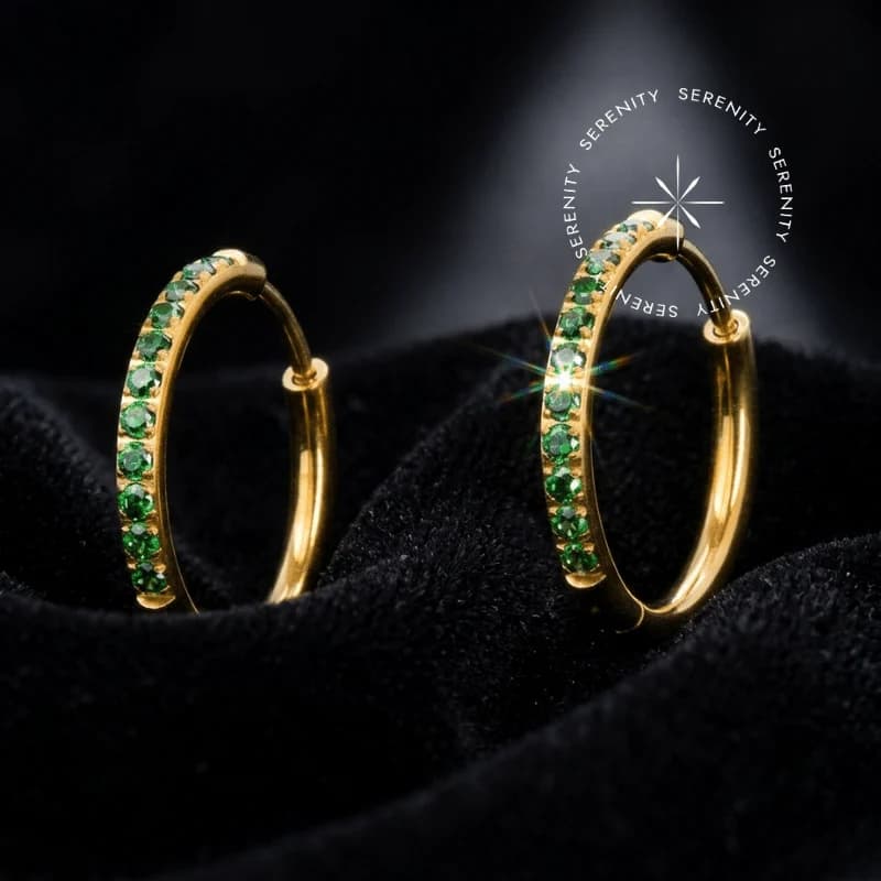 TN2364 / TN2365 - Brinco Argola Cravejada Verde - Titânio Revestido de Ouro 18k — foto 1