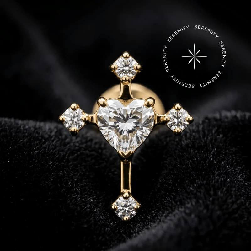 PVD 1506 - Topo Cruz Coração Cravejada - Titânio Revestido de Ouro 18k — foto 1