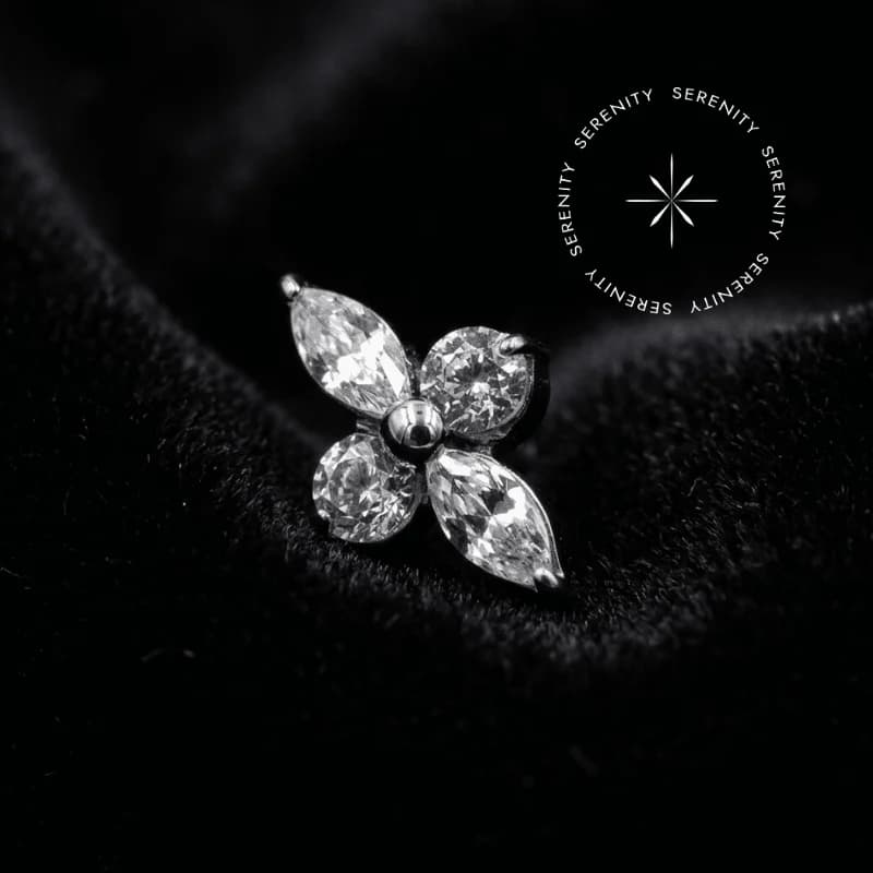 TN811 Piercing Topo Flor Zircônia 2 Pétalas Navete Titânio ASTM F136 — foto 1