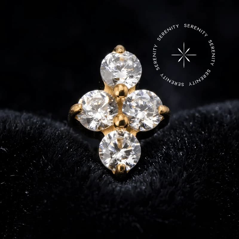 TN2342 - Topo Cravejado Mini Clover - Titânio Revestido De Ouro 18K — foto 1