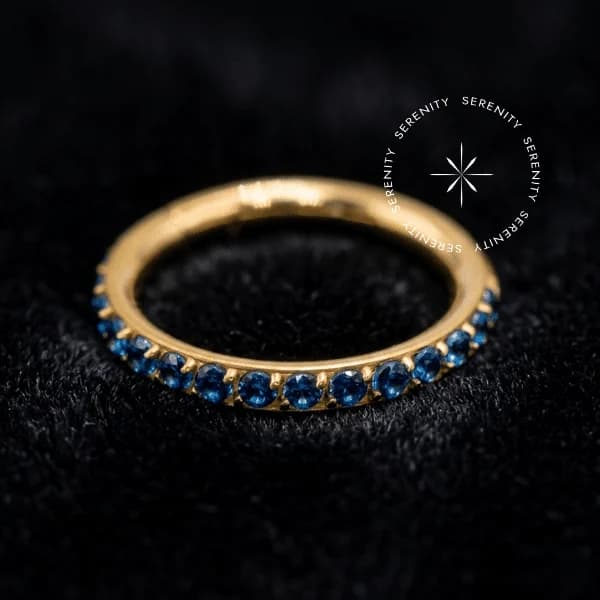 TN1906 - Argola Segmento Zircônia Azul Imperial - Titânio Revestido de Ouro 18k — foto 1