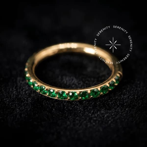 TN1907 - Argola Segmento Zircônia Verde Esmeralda - Titânio Revestido de Ouro 18k — foto 1