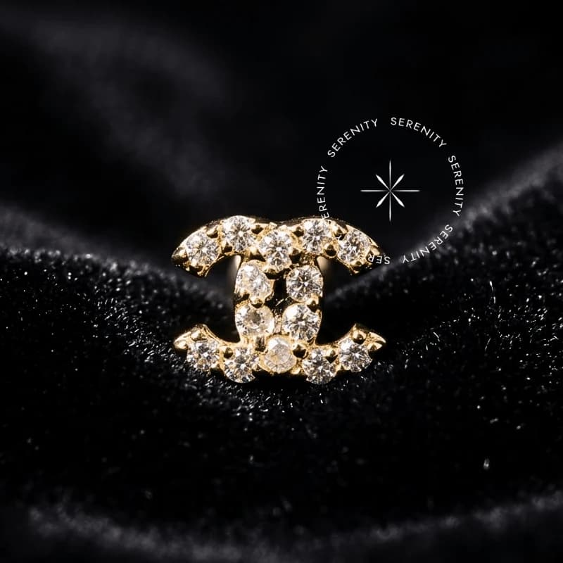 OR38 - Microbell Chanel Cravejado - Ouro 18K Maciço — foto 1