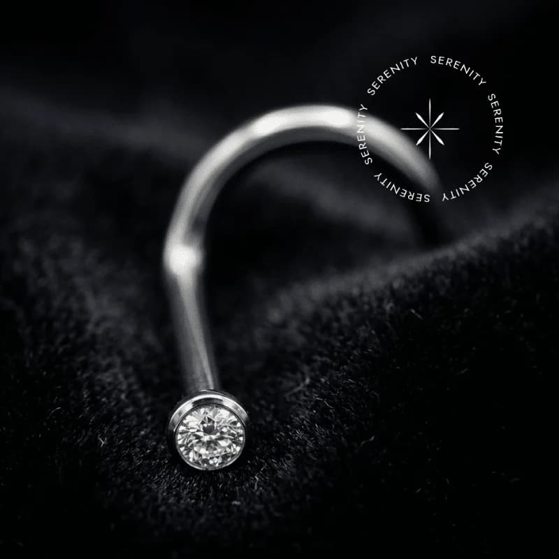 TN236 Piercing Nostril Zircônia Flat Titânio F136 — foto 1