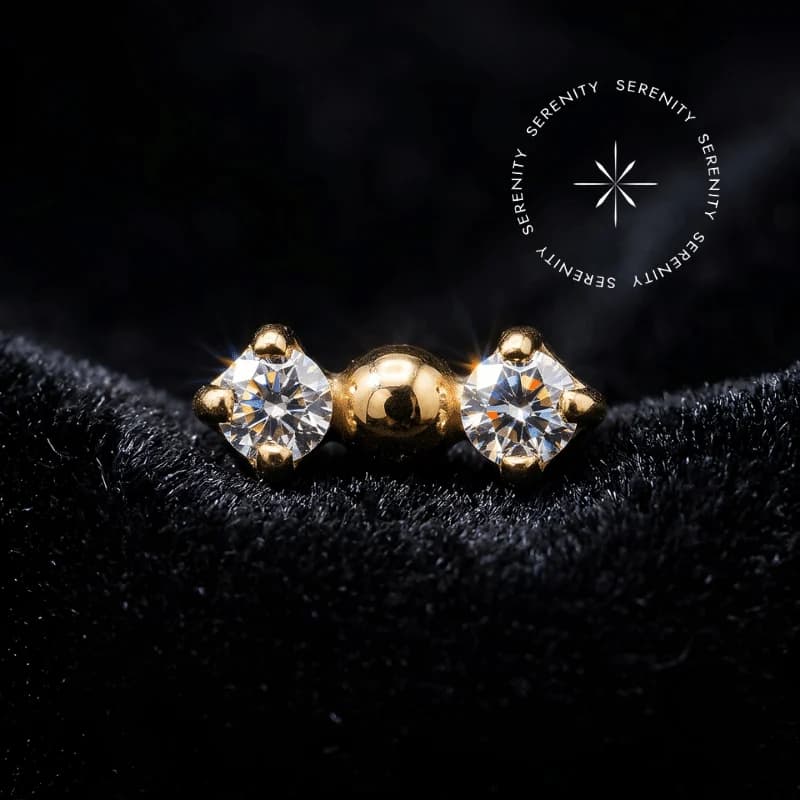 TN2286 - Topo Mini Gravatinha Cravejada - Titânio Revestido de Ouro 18k — foto 1