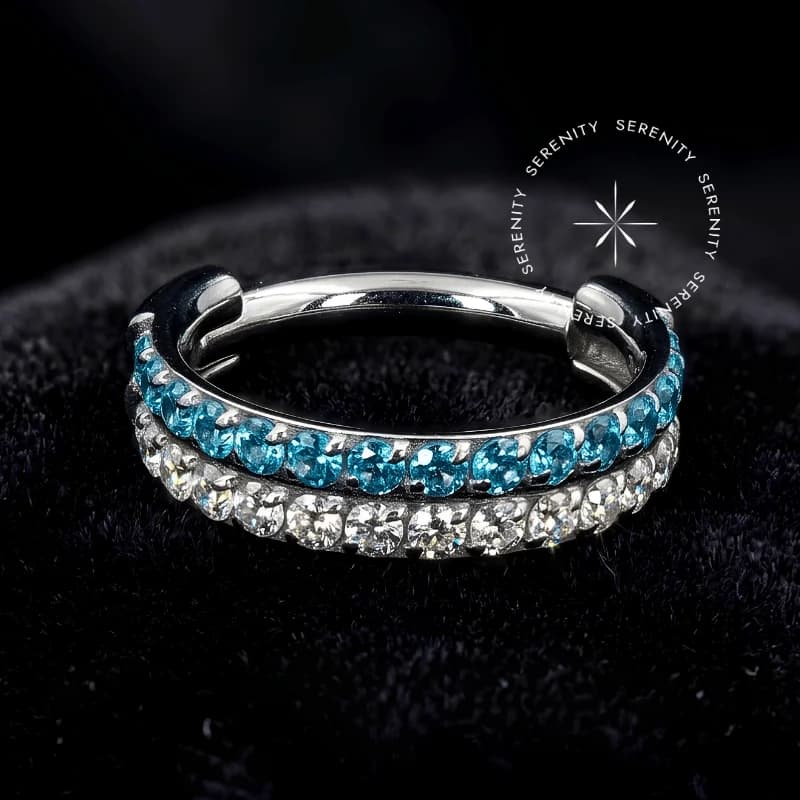 TN578 - Argola Segmento Cravejado Duplo Cristal Azul - Titânio Grau Implante (ASTM F136) — foto 1
