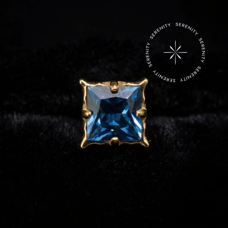TN1793 - Topo Quadrado Cravejado - Titânio Revestido de Ouro 18k — foto 1