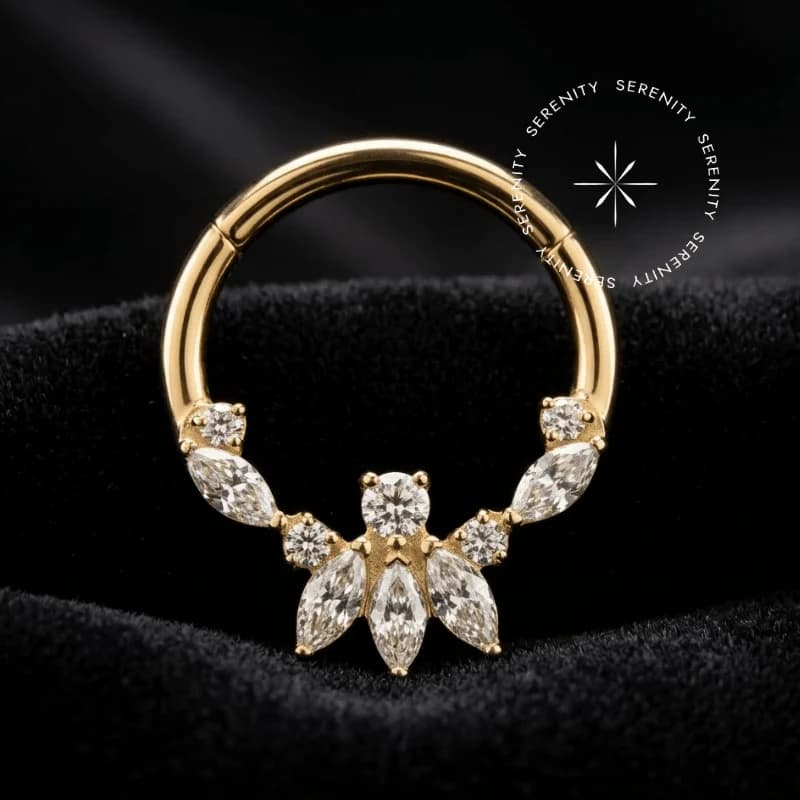 PVD 1228 - Argola Clicker Frontal Cravejada Botânica - Titânio Revestido de Ouro 18k — foto 1