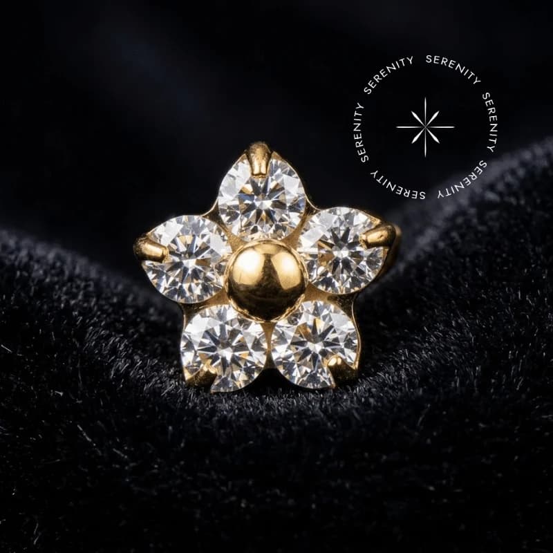 TN960 - Topo Flor Cravejado - Titânio Revestido de Ouro 18k — foto 1