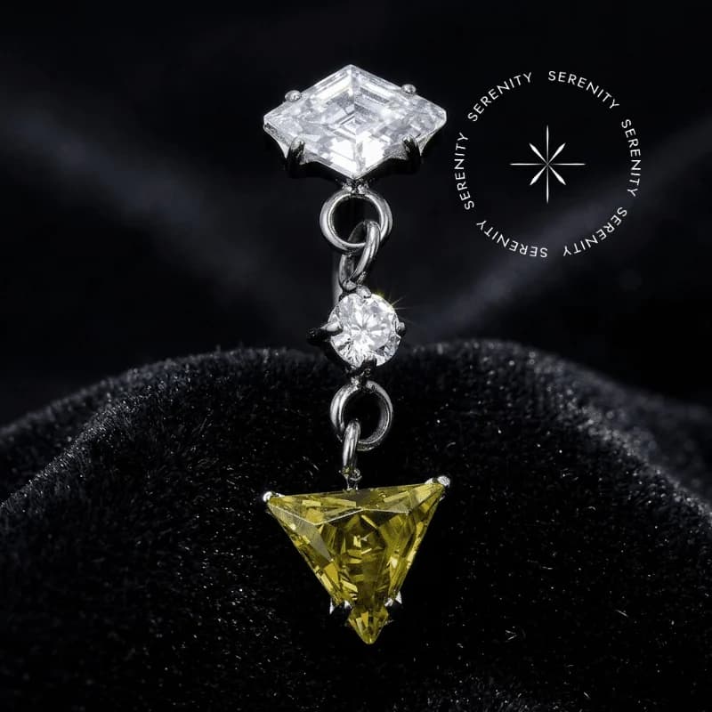 TN2084 - Topo Pingente Losango Zircônia Dark Peridot - Titânio Grau Implante (ASTM F136) — foto 1