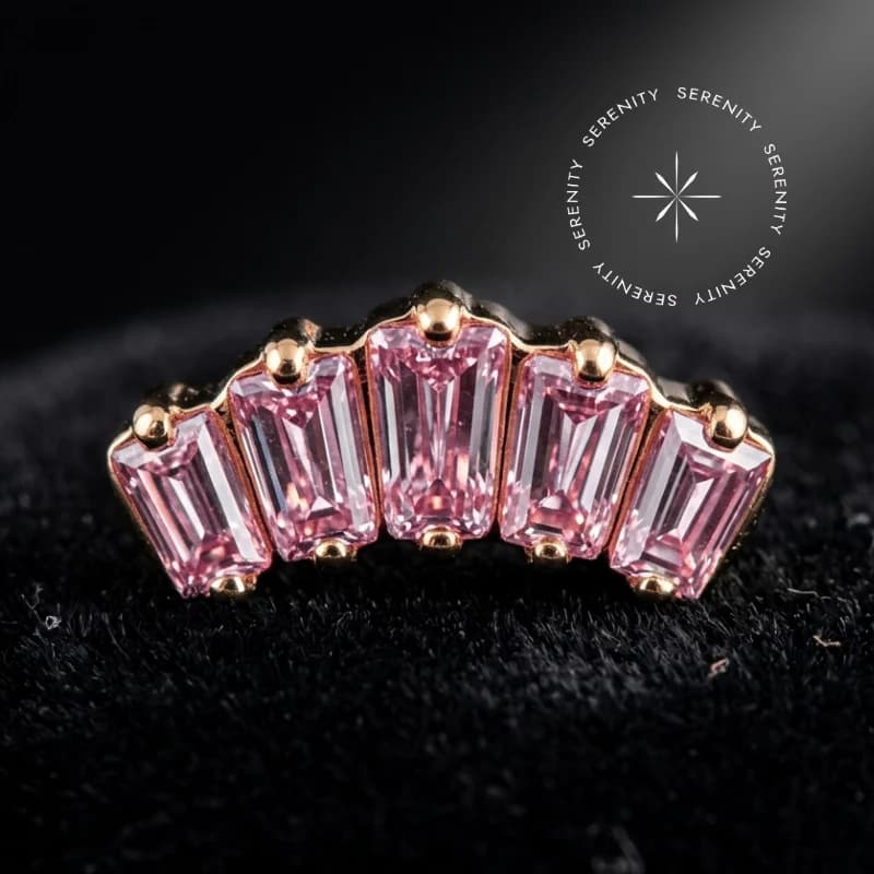 PVD949 - Topo Cluster Cravejada - Titânio Revestido de Ouro 18k — foto 1