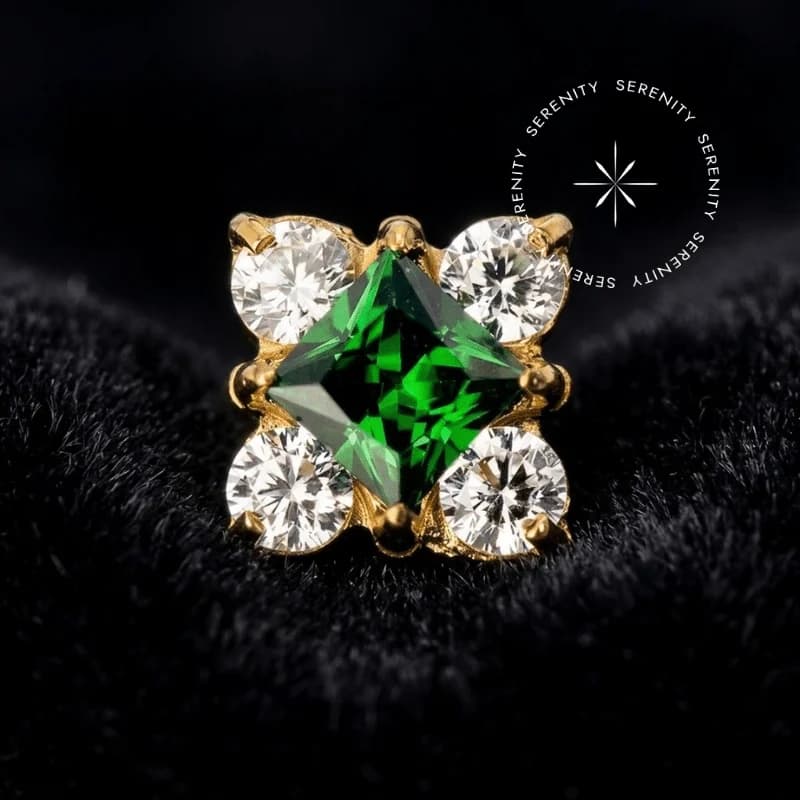 TN1698 - Topo Quadrado Cravejado Verde Esmeralda - Titânio Revestido de Ouro 18k — foto 1