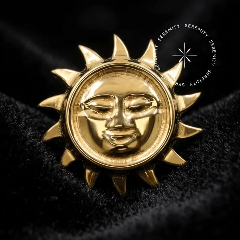 TN769 - Topo Face do Sol Esculpido - Titânio Revestido de Ouro 18k — foto 1