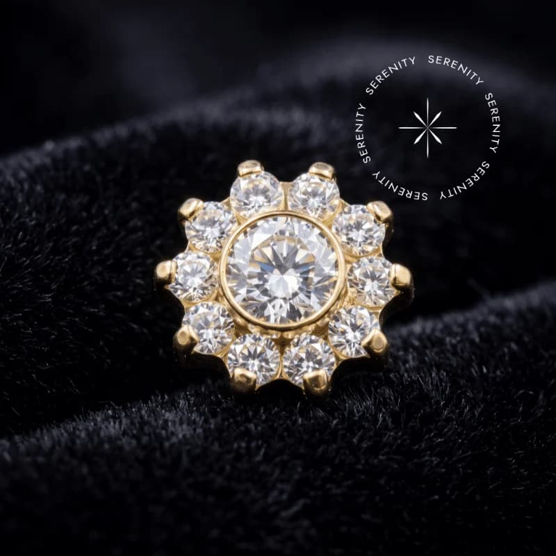 TN292 - Topo Mini Flor 10 Pétalas Cravejado - Titânio Revestido de Ouro 18k — foto 1