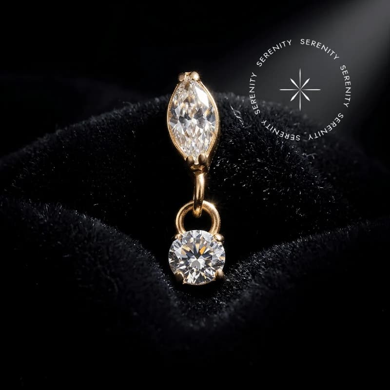 TN2253 - Topo Navete Vertical Cravejado com Pingente Push Pin - Titânio Revestido de Ouro 18k — foto 1