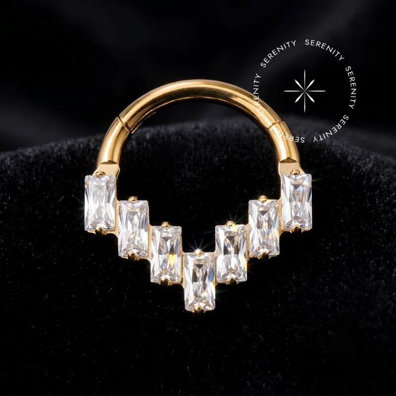 TN2271 - Argola Segmento Frontal Triangular Baguetes - Titânio Revestido de Ouro 18k — foto 1