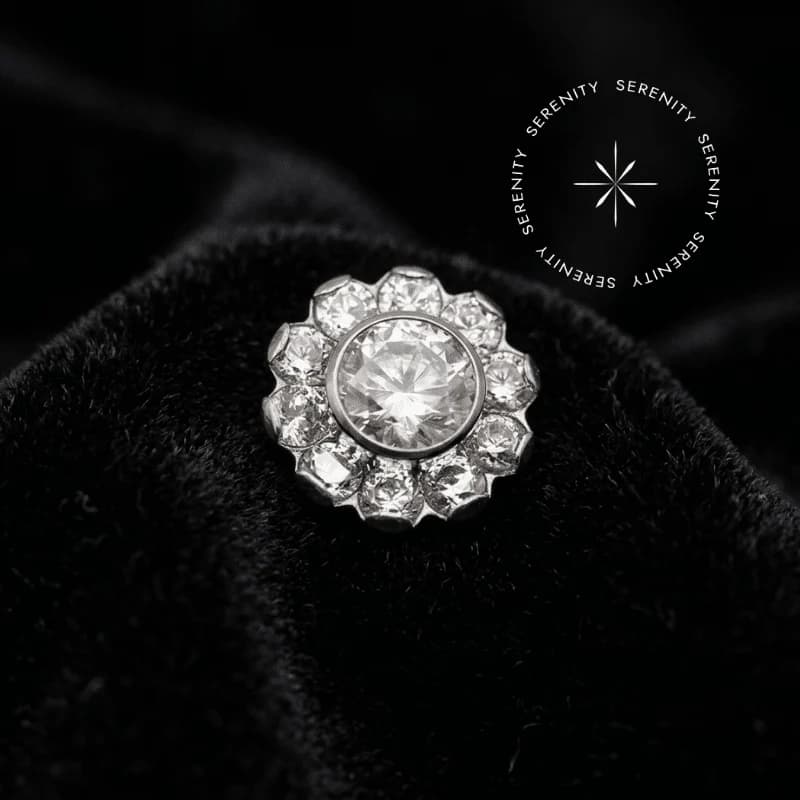 TN362 - Topo Cravejado Flor Radiante - Titânio Grau Implante (ASTM F136) — foto 1