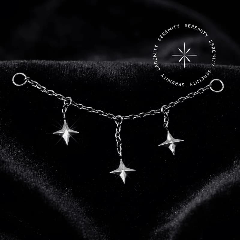 TN2065 - Corrente com Três Pingentes de Estrela - Titânio Revestido de Ouro 18k — foto 1