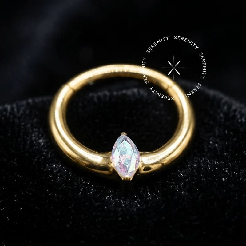 TN1355 - Argola Clicker Navete Boreal - Titânio Revestido de Ouro 18k — foto 1