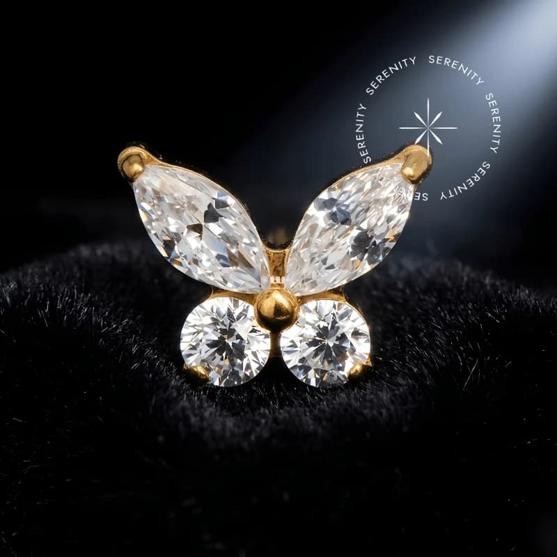 TN2074 - Topo Borboleta Detalhada com Zircônias - Titânio Revestido de Ouro 18k — foto 1