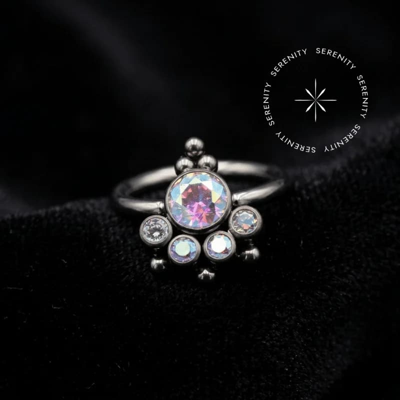 TN355 - Argola Captive Boreal Cravejada com Cluster Central - Titânio Grau Implante (ASTM F136) — foto 1