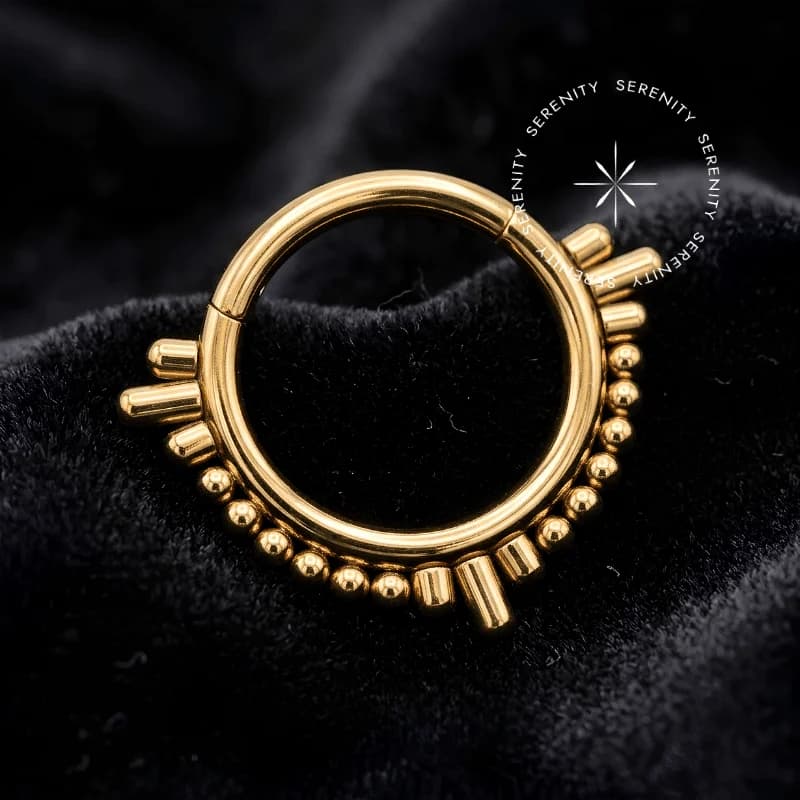 TN1877 - Argola Segmento 10 Mini Esferas - Titânio Revestido de Ouro 18k — foto 1