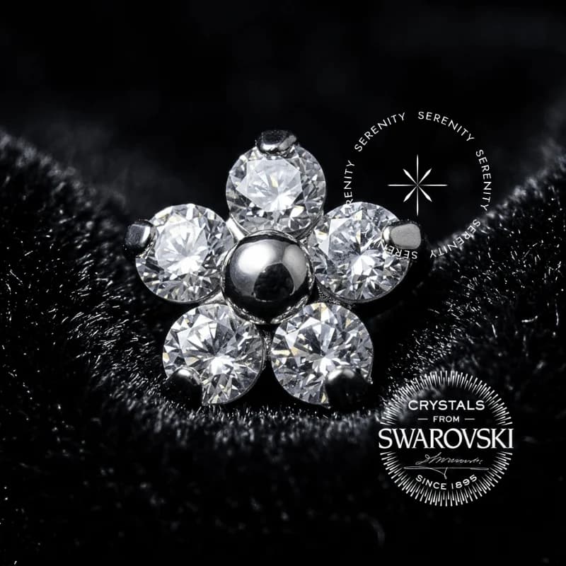 TS02 - Topo Flor Cravejada Swarovski - Titânio Grau Implante ASTM F136 — foto 1