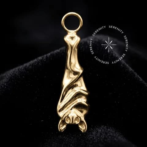 TN1110 - Pingente Morcego - Titânio Revestido de Ouro 18k