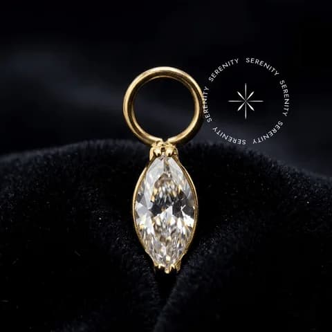 TN1696 - Pingente Navete Delicada - Titânio Revestido de Ouro 18k