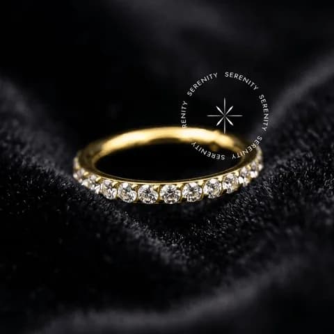 TN336 - Argola Lateral Cravejada - Titânio Revestido de Ouro 18k