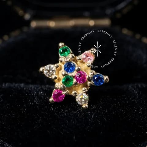 OR77 - Topo Flor Rainbow Cravejada - Ouro 18K Maciço