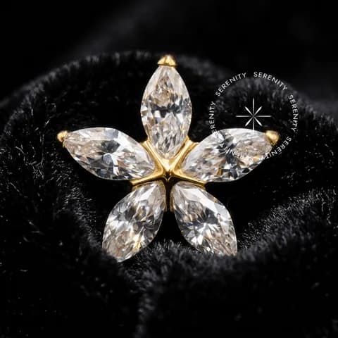 TN1362 - Topo Flor 5 Pétalas Cristal - Titânio Revestido de Ouro 18k