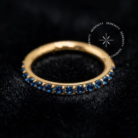 TN1906 - Argola Segmento Zircônia Azul Imperial - Titânio Revestido de Ouro 18k