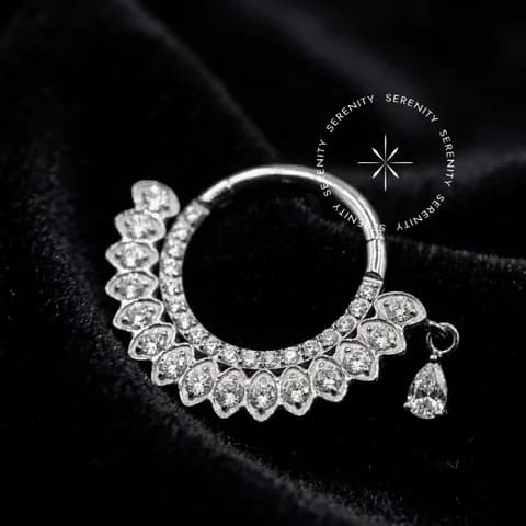 TN1130 - Argola Cravejada Frontal com Pingente - Titânio Grau Implante (ASTM F136)