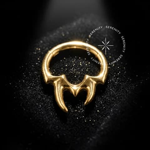 TN1351 - Argola Frontal Drácula - Titânio Revestido de Ouro 18k