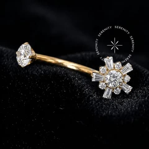 TN1168 - Piercing Umbigo Flor Baguetes - Titânio Revestido de Ouro 18k