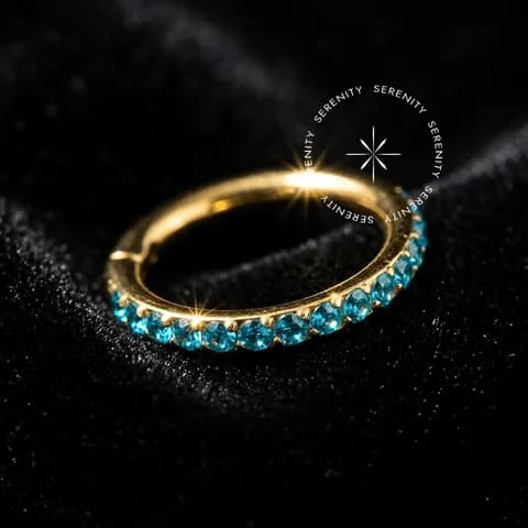TN310 - Argola Cravejada Aqua Blue - Titânio Revestido de Ouro 18k