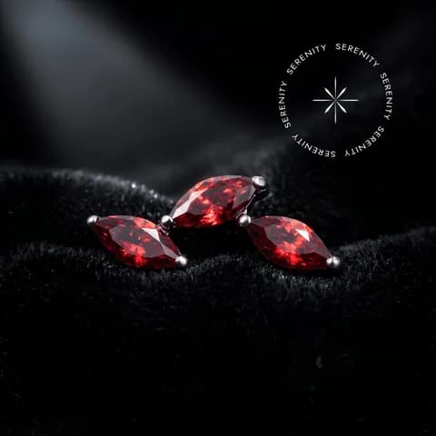 TN1260 - Topo Cravejado Cluster 3 Navetes Vermelho Garnet - Titânio Grau Implante (ASTM F136)
