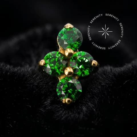 TN2350 - Topo Cravejado Mini Clover Verde Push Pin - Titânio Revestido de Ouro 18K