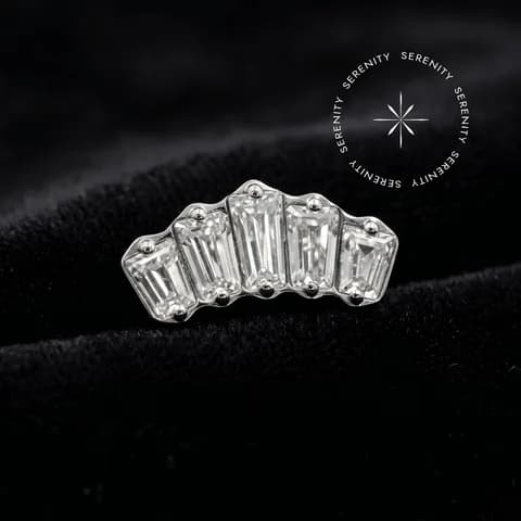 TN2230 - Piercing Topo de Orelha em Titânio Topo Cluster Cravejado Baguetes - Titânio Grau Implante (ASTM F136)