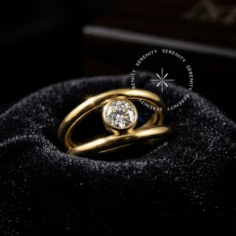 TN147 - Argola Dupla Solitário Flutuante - Titânio Revestido de Ouro 18k