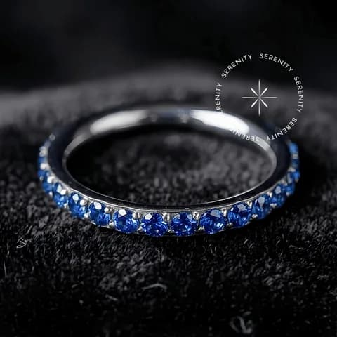 TN1858 - Argola Segmento Cravejada Lateral Azul Safira - Titânio Grau Implante (ASTM F136)